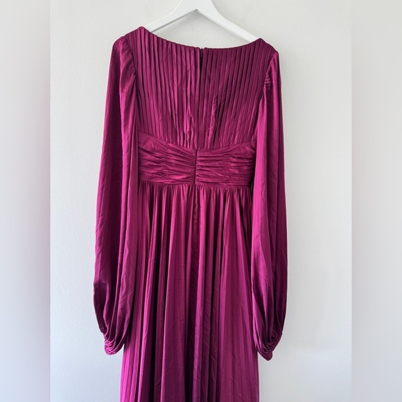 MAC DUGGAL Pleated Charmeuse Gown 6 - Picture 12 of 13